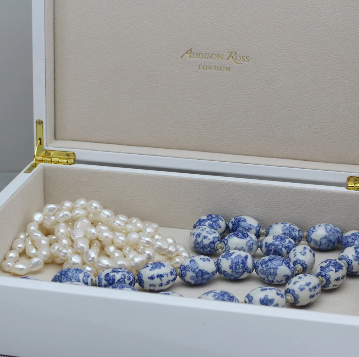 Addison Ross Large White Lacquer Storage Box - Image 5