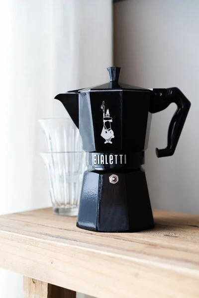 Bialetti Moka Express Exclusive Stovetop Espresso Maker – 6 Cup – Black - Image 3