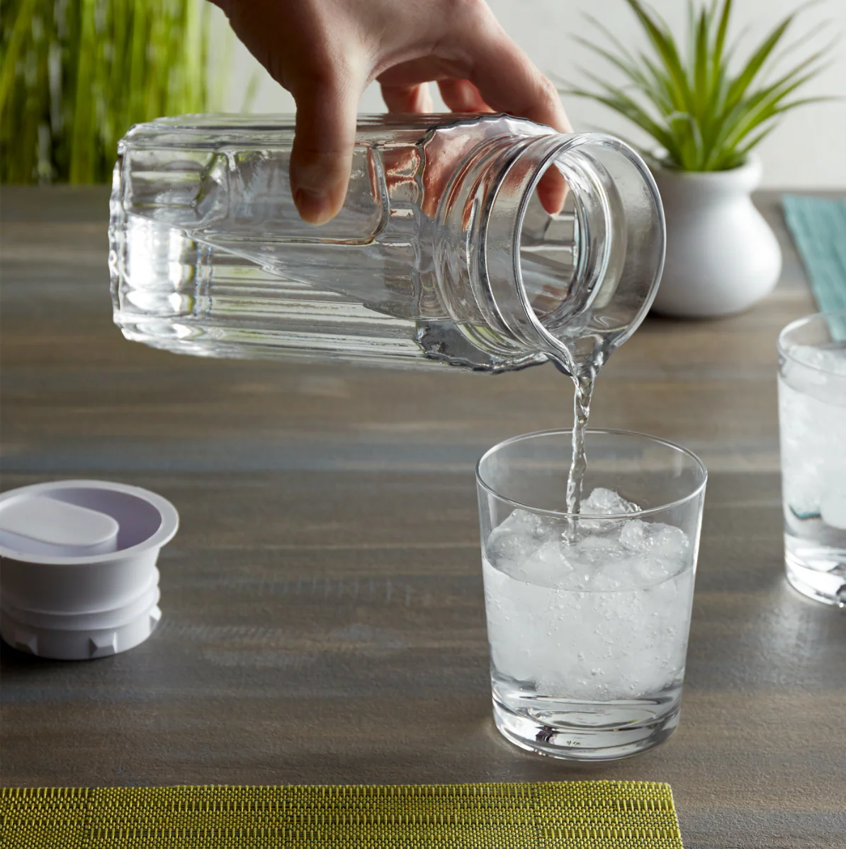 Bistro Pitcher With White Stopper - Clear Glass– 1-QT - Image 2