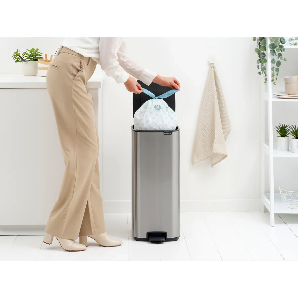 Brabantia Bo Step-On 8 Gallon Trash Can – FPP Matte Steel – LOCAL UPPER EAST SIDE DELIVERY ONLY (Copy) (Copy) - Image 4