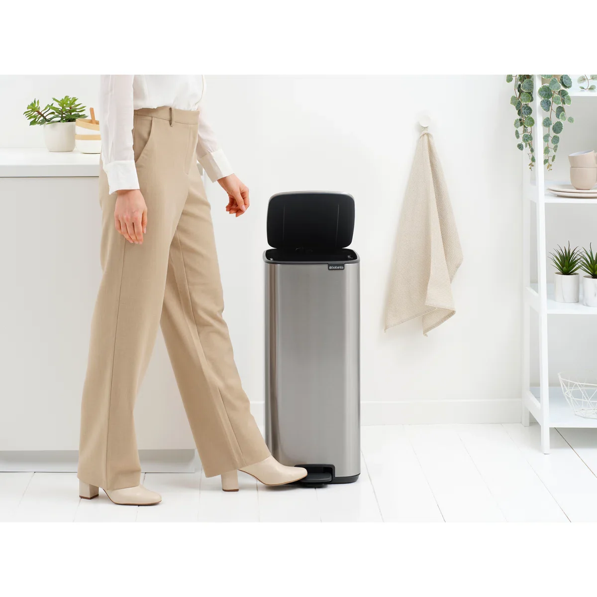 Brabantia Bo Step-On 8 Gallon Trash Can – FPP Matte Steel – LOCAL UPPER EAST SIDE DELIVERY ONLY (Copy) (Copy) - Image 5