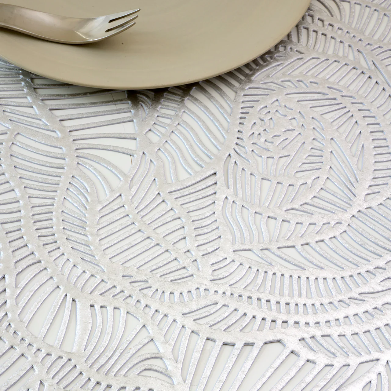 Chilewich Round Rose Placemats - Silver - Image 5