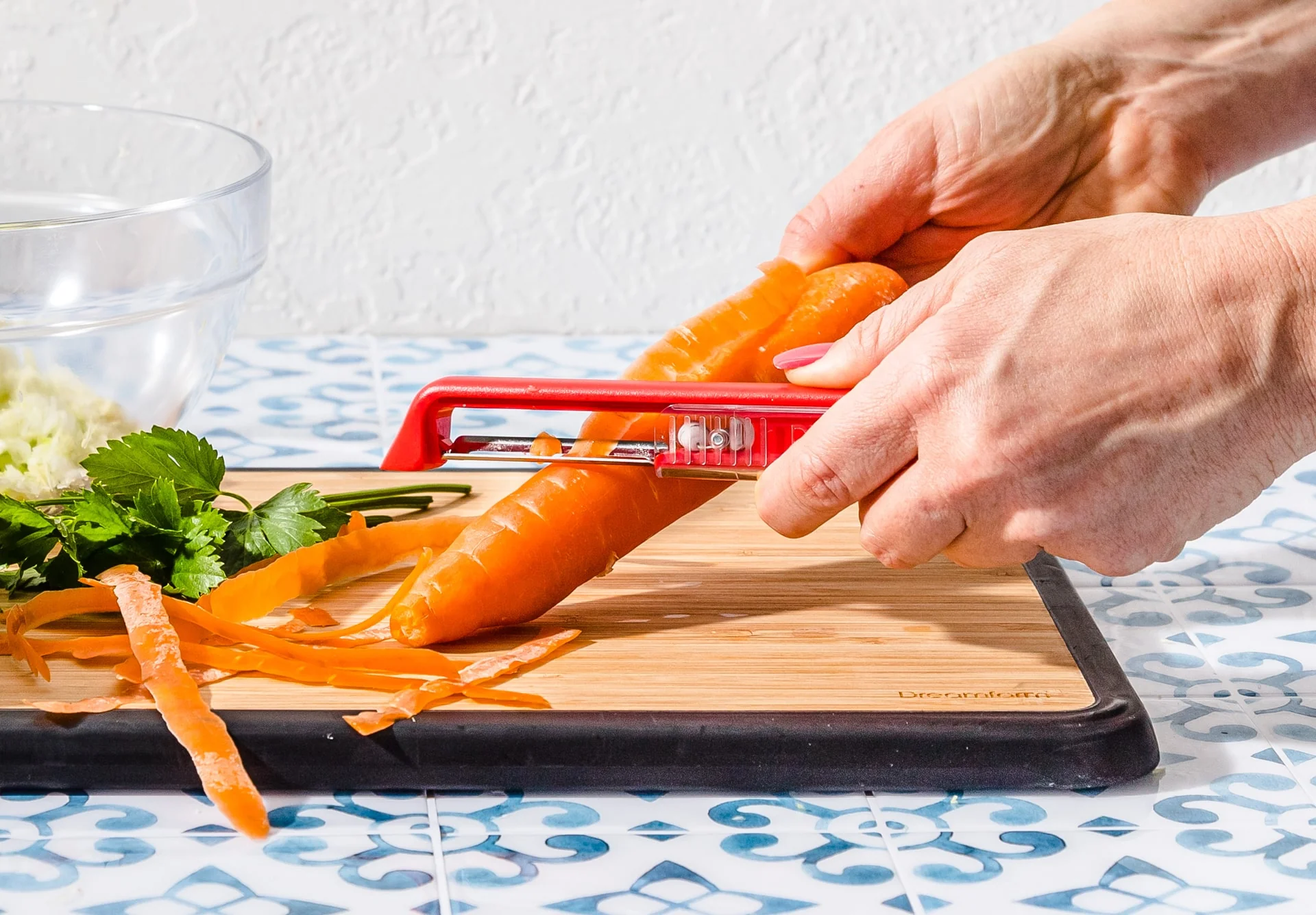 Dreamfarm Sharple Always Sharp Safety Vegetable Peeler – Red - Image 4