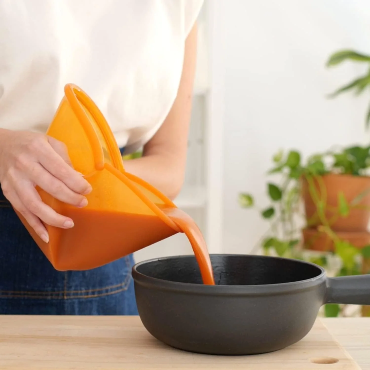Food Huggers – Silicone Large Reusable Bag – Amber – 30oz - Image 3