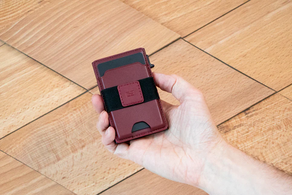 Garzini Magsafe Dual Functionality Leather Wallet & Metal Card Holder – Burgundy - Image 5