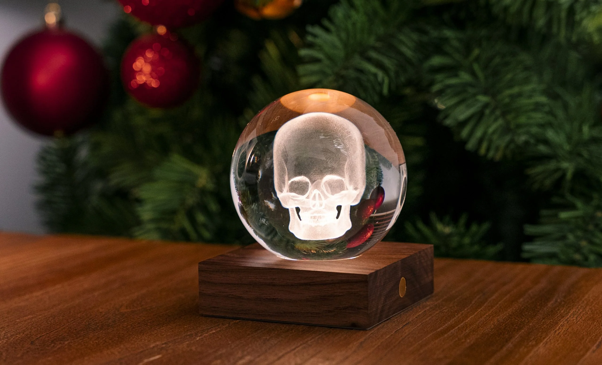 Gingko Designs Amber Crystal Light Paper Weight β Skull - Image 4
