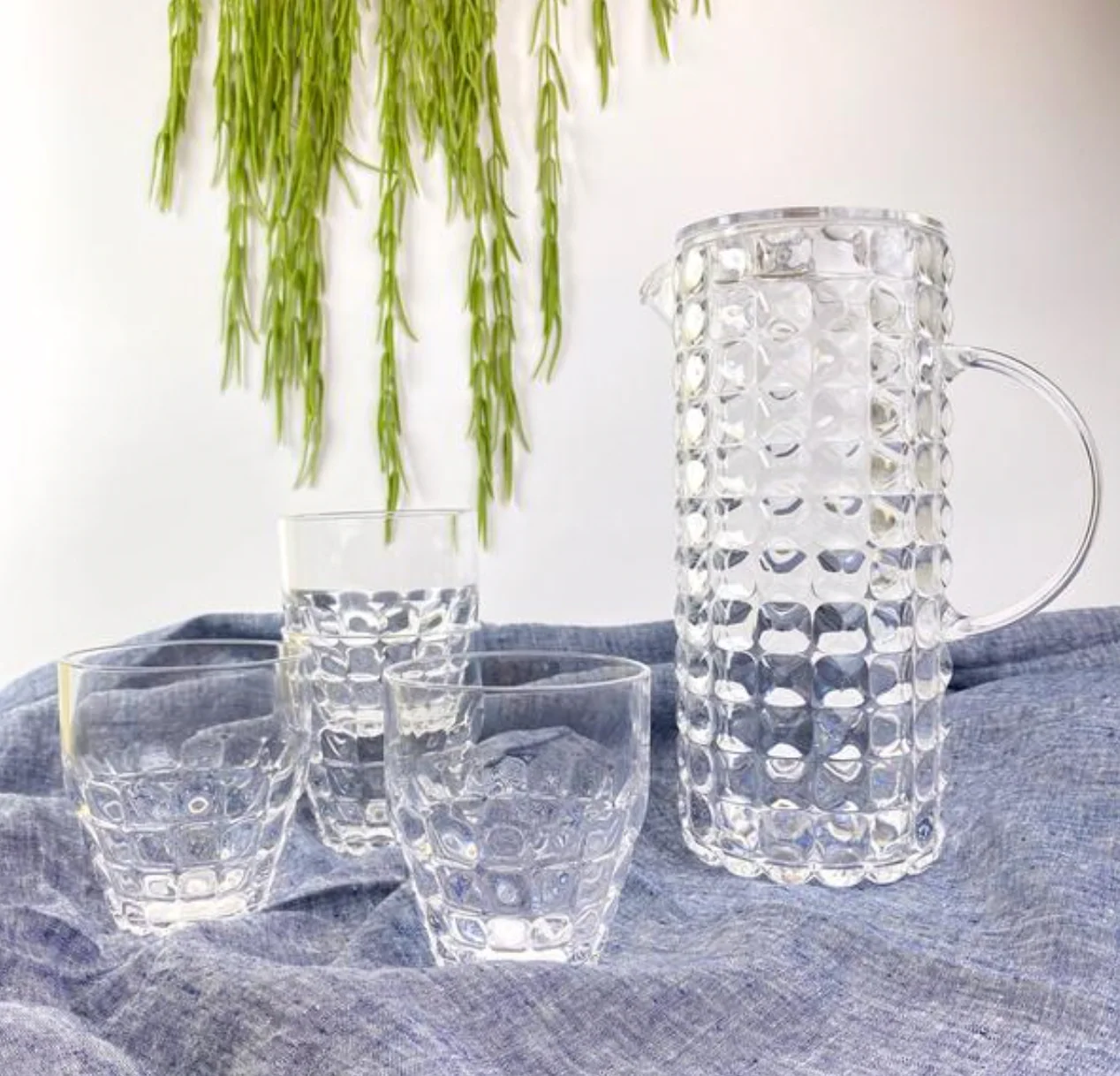 Guzzini Tiffany Collection Water Pitcher with Lid ā 1.8 Quart Capacity - Image 3