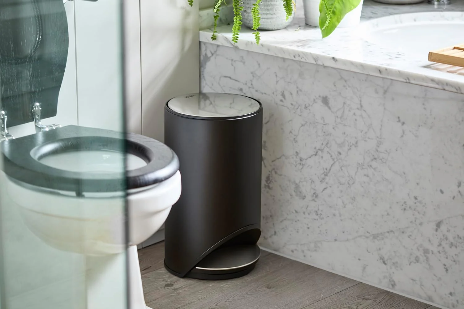 Joseph Joseph Arc 10L Easy-push Pedal Trash Can – Matt Black - Image 6