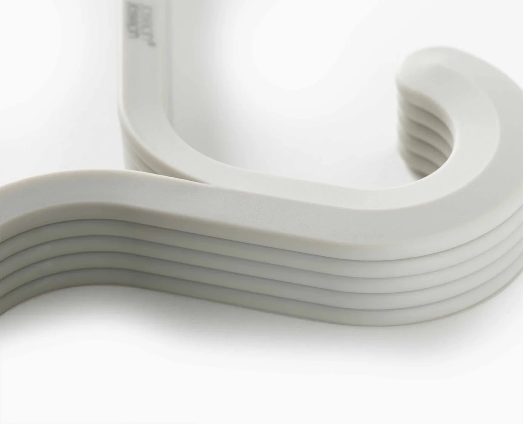 Joseph Joseph Orderly Anti-tangle Slim Clothes Hangers – Ecru – Set of 5 - Image 2