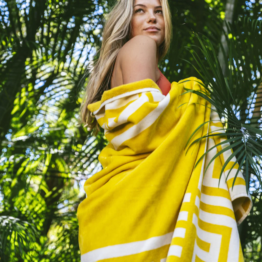 Kassatex Greek Key Reversible Beach Towels – Yellow – 40" x 70" - Image 3