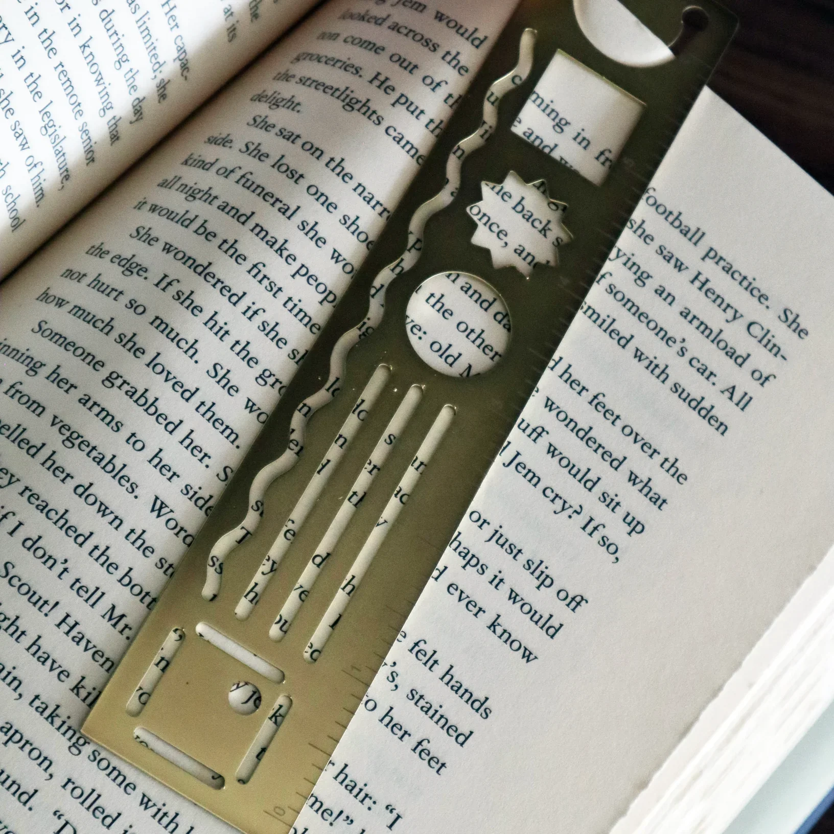 Kikkerland 3 in 1 Metal Ruler - Image 4