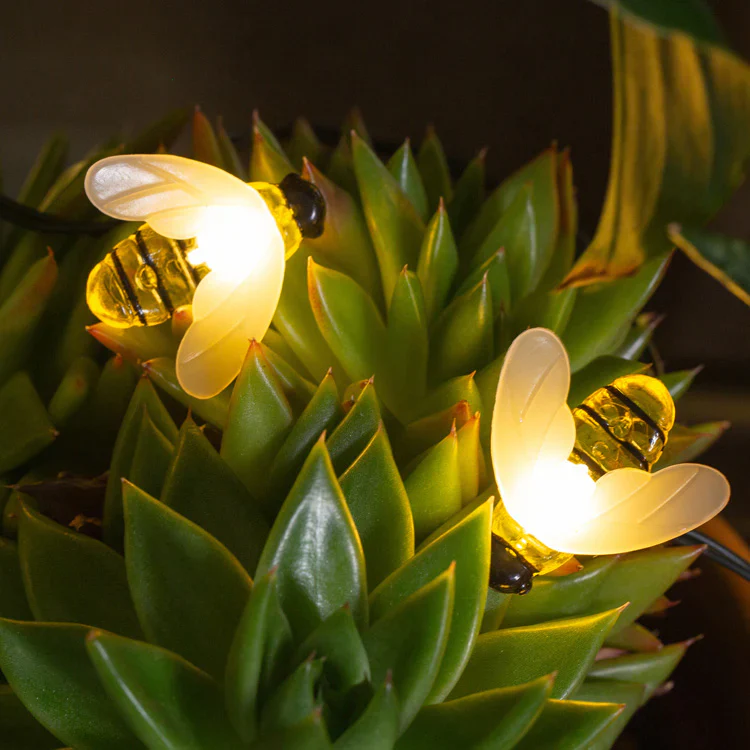 Kikkerland Bee Solar String Lights - Image 3
