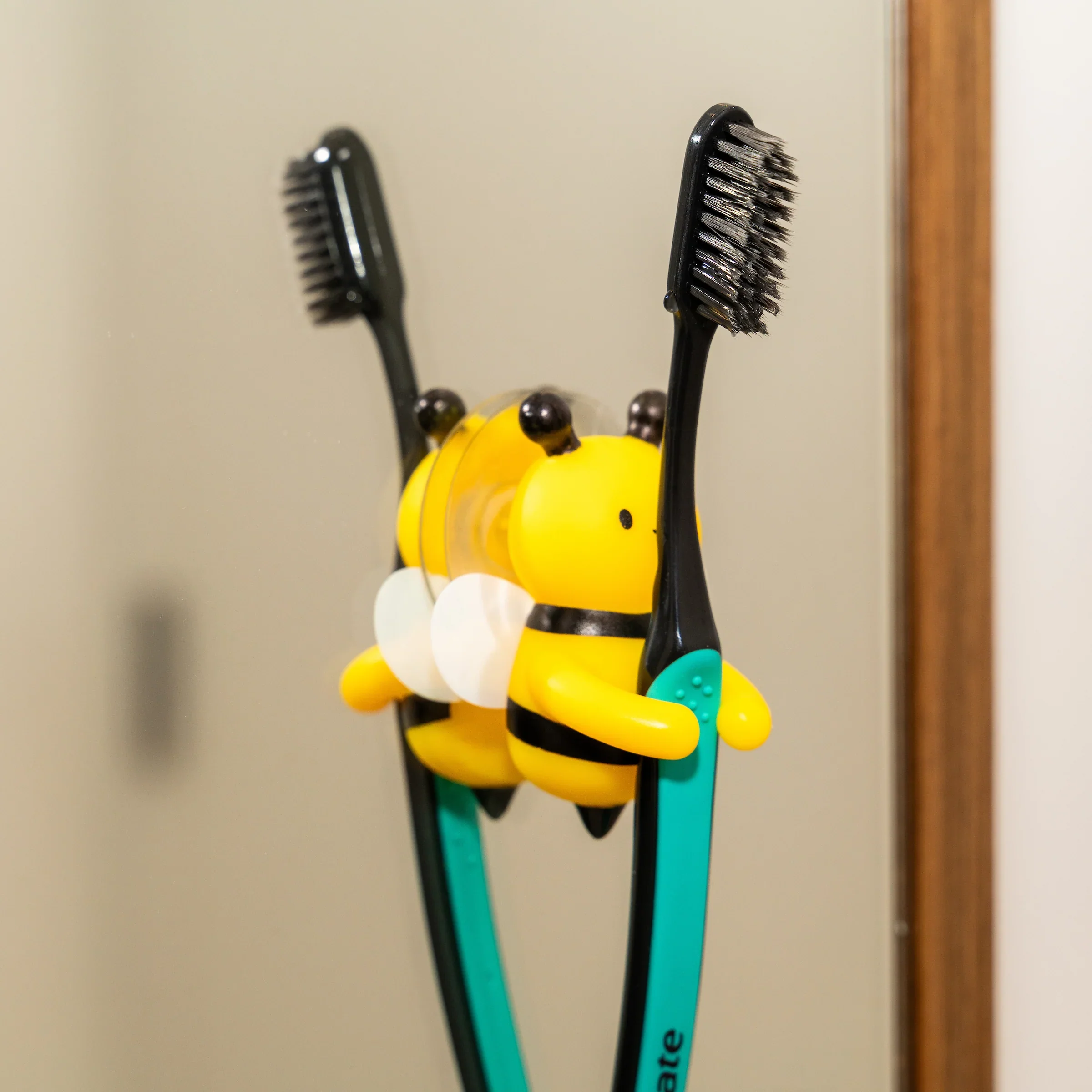 Kikkerland Bumblebee Toothbrush Holder - Image 3