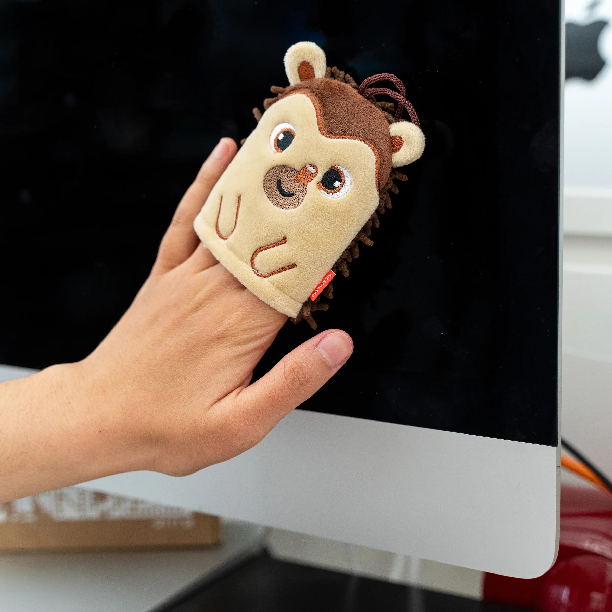 Kikkerland Hedgehog Screen Cleaner - Image 4