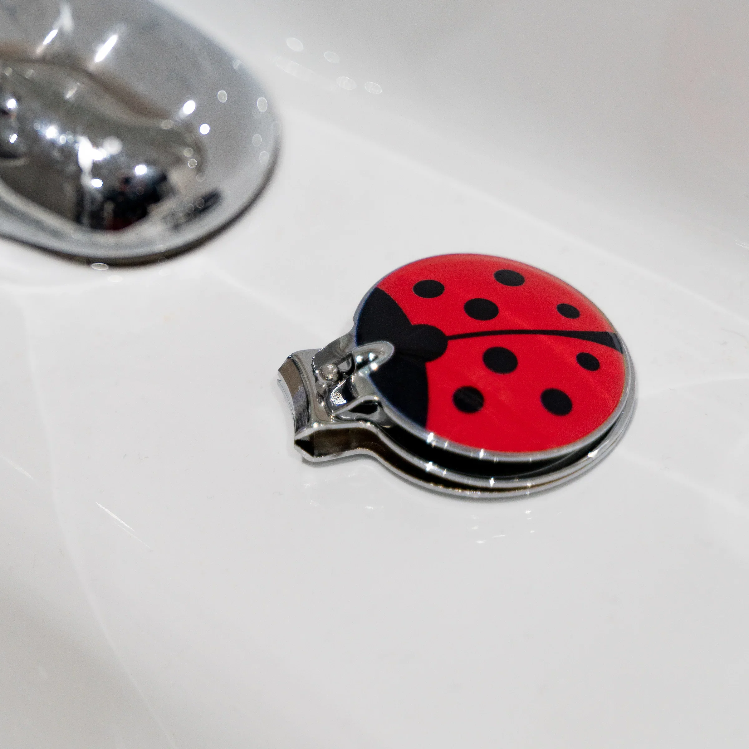 Kikkerland Ladybug Nail Clipper - Image 3