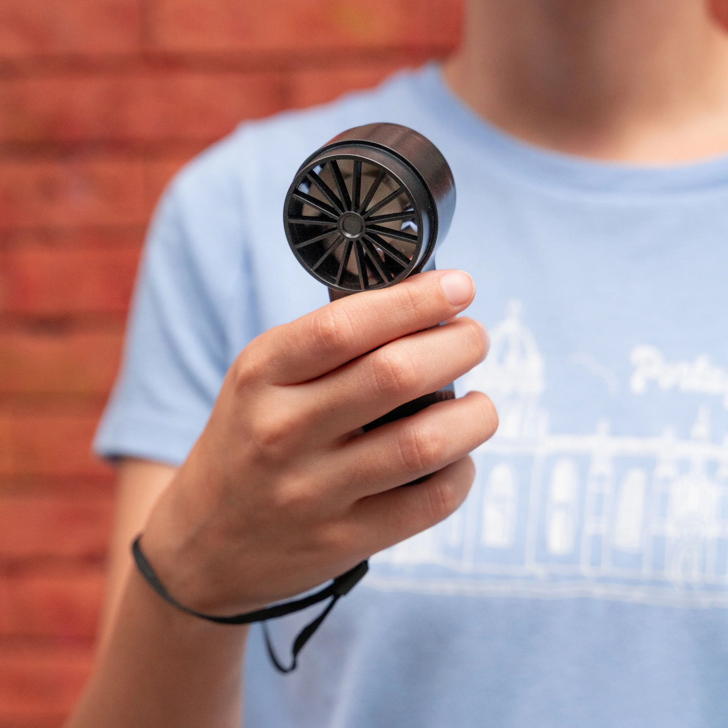 Kikkerland Mighty Mini Fan - Image 3