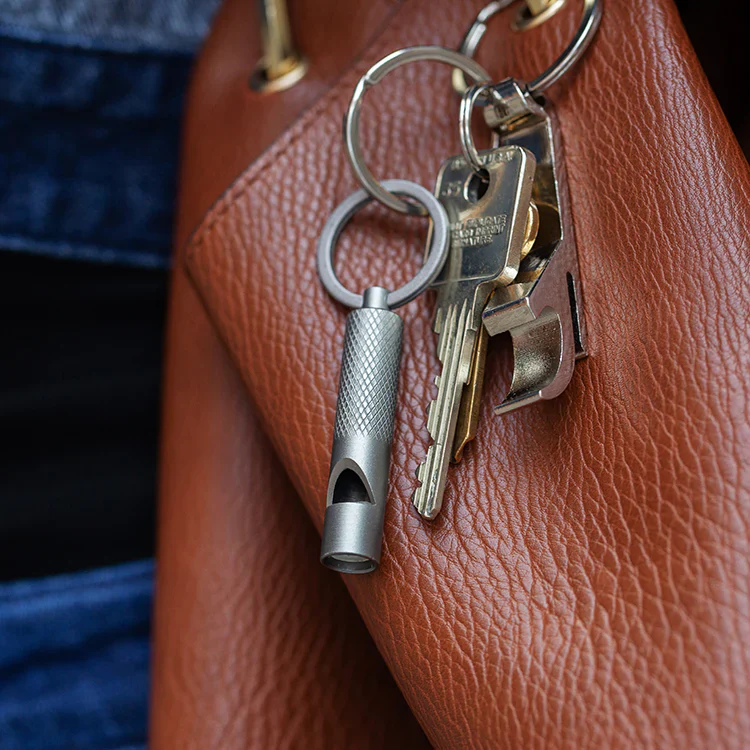 Kikkerland Mini Keyring Whistle - Image 3