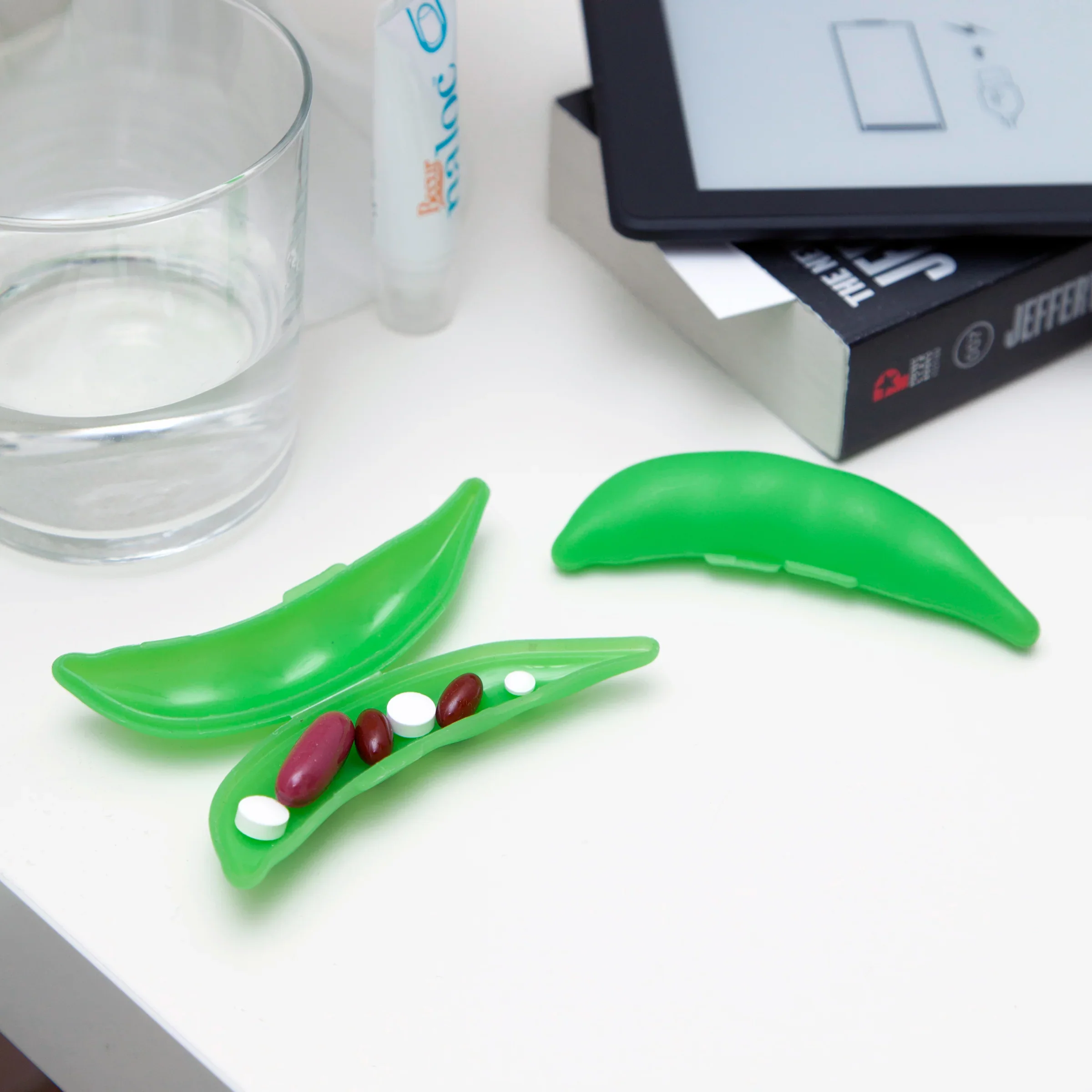 Kikkerland Peapod Pill Case - Image 3