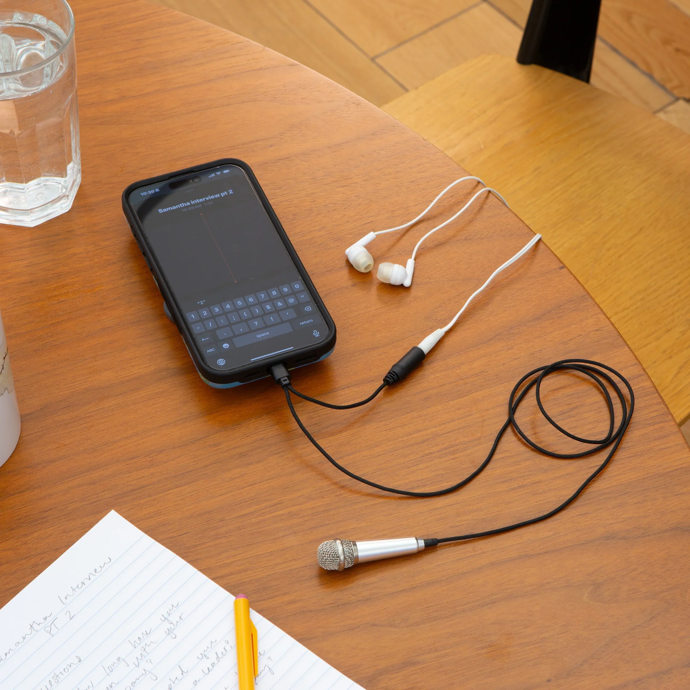 Kikkerland Plug & Play Mini Microphone - Image 3