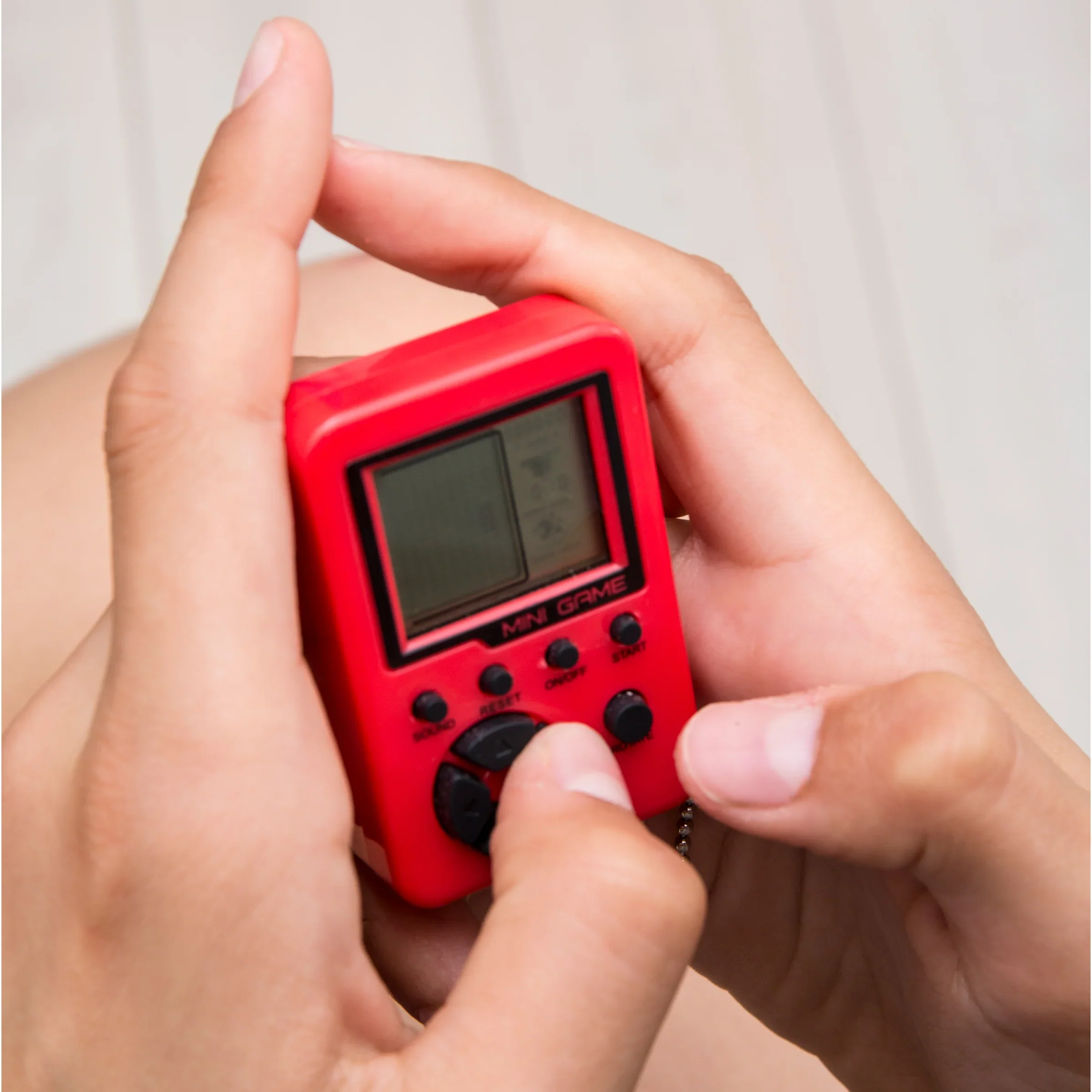 Kikkerland Pocket Arcade Game β 2" Γ 3" - Image 4