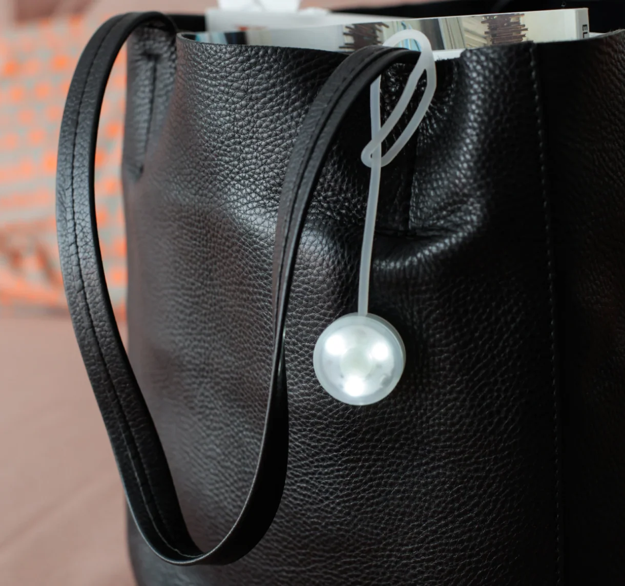 Kikkerland Silicone Purse Light - Image 3