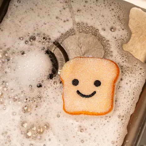 Kikkerland Toast Scrub Sponges – Set of 2 - Image 3
