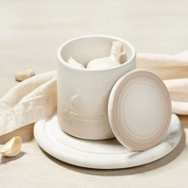Le Creuset Garlic Keeper – Meringue - Image 3