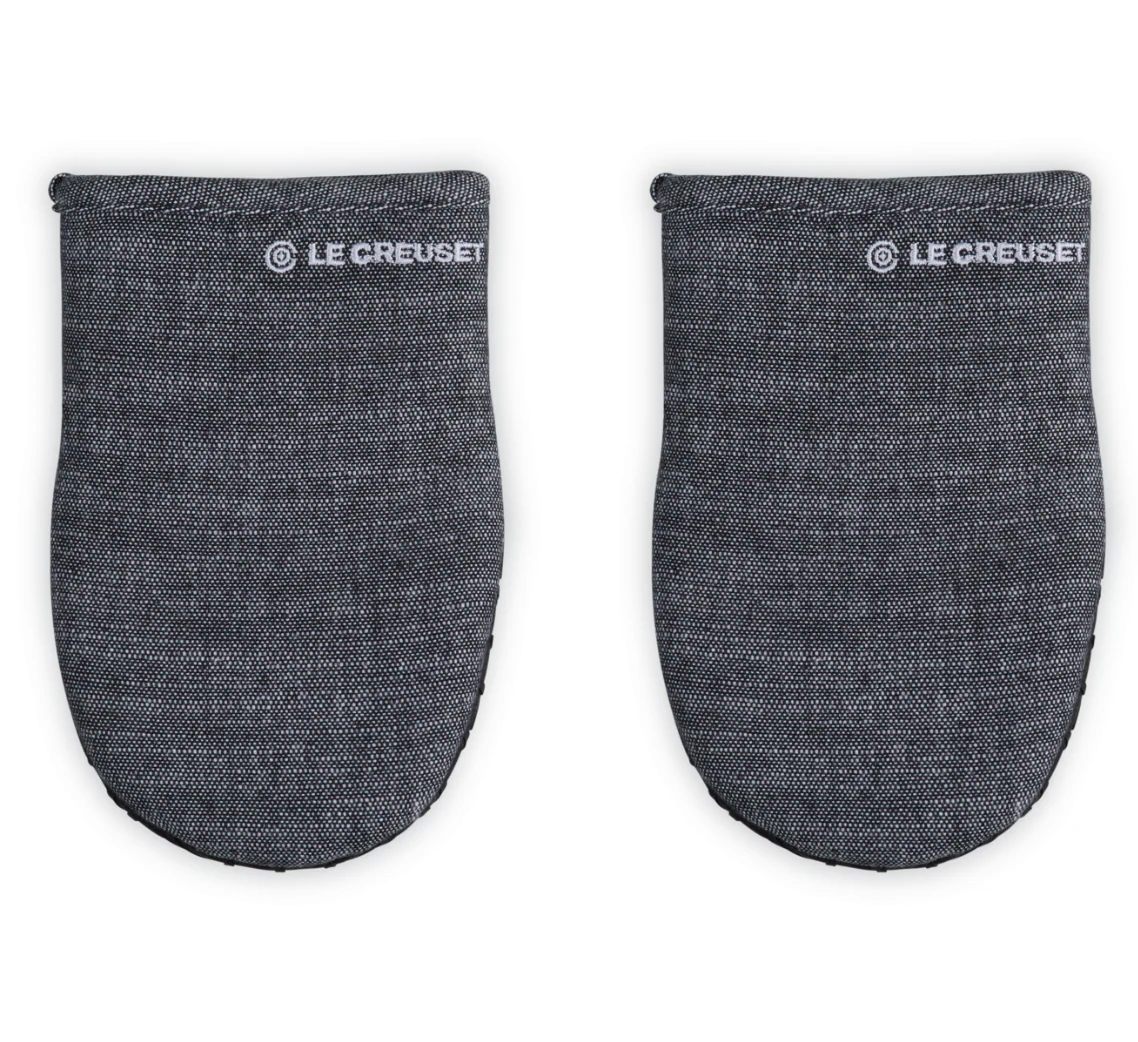 Le Creuset Mini Silicone Oven Mitts – Set of 2 – Noir - Image 2
