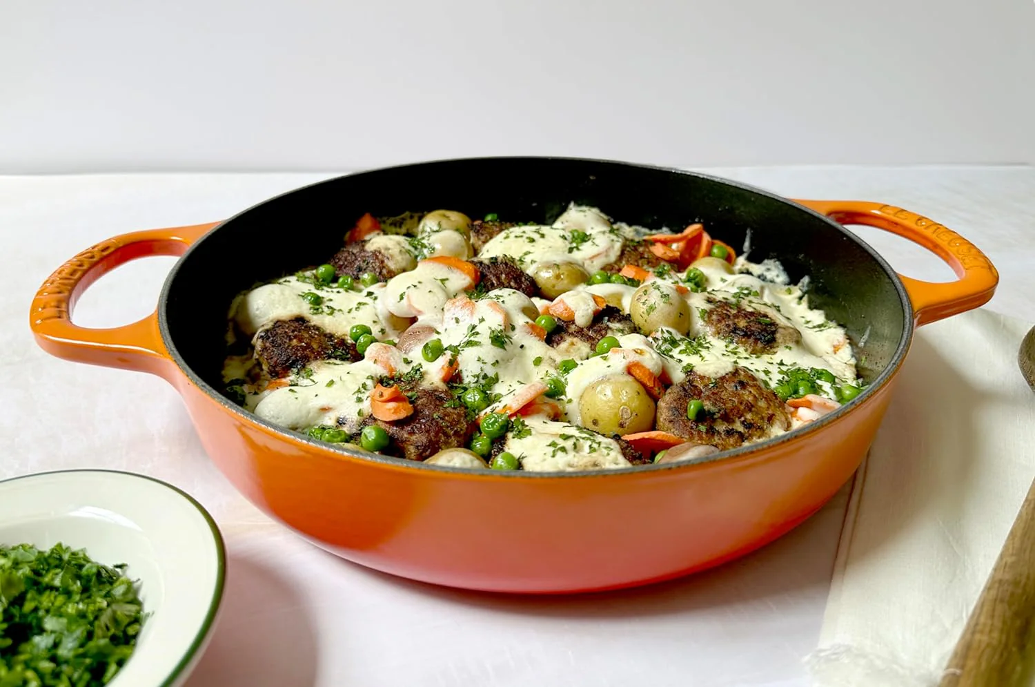 Le Creuset Signature Cast Iron Everyday Pan – SPECIAL – 11" – White - Image 6