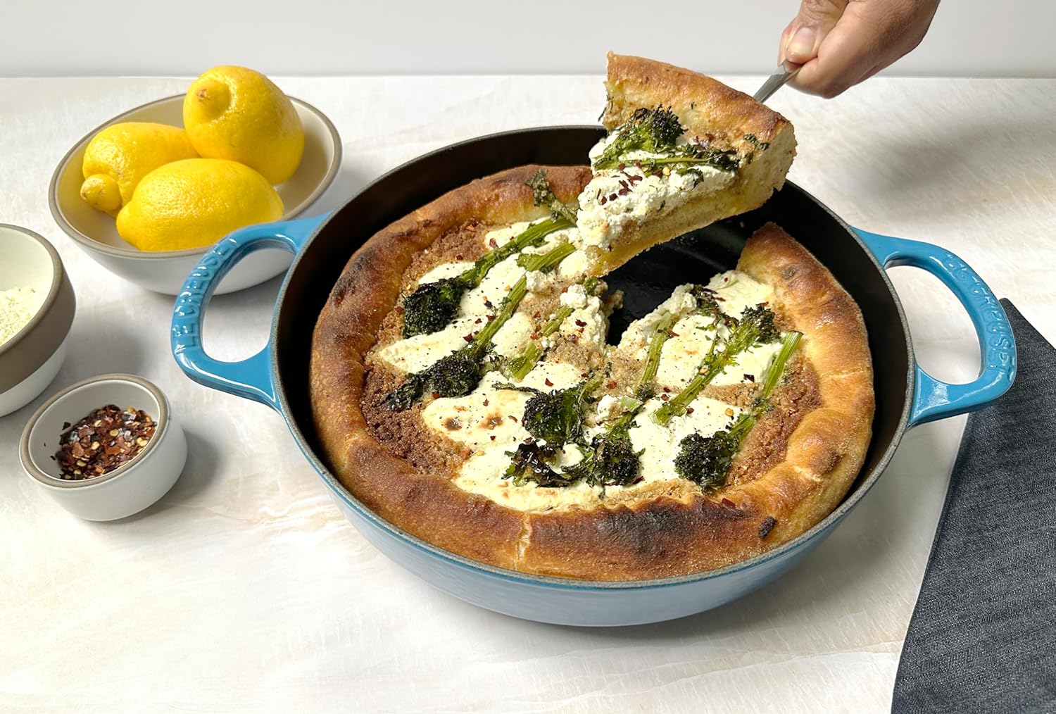 Le Creuset Signature Cast Iron Everyday Pan – SPECIAL – 11" – White - Image 7