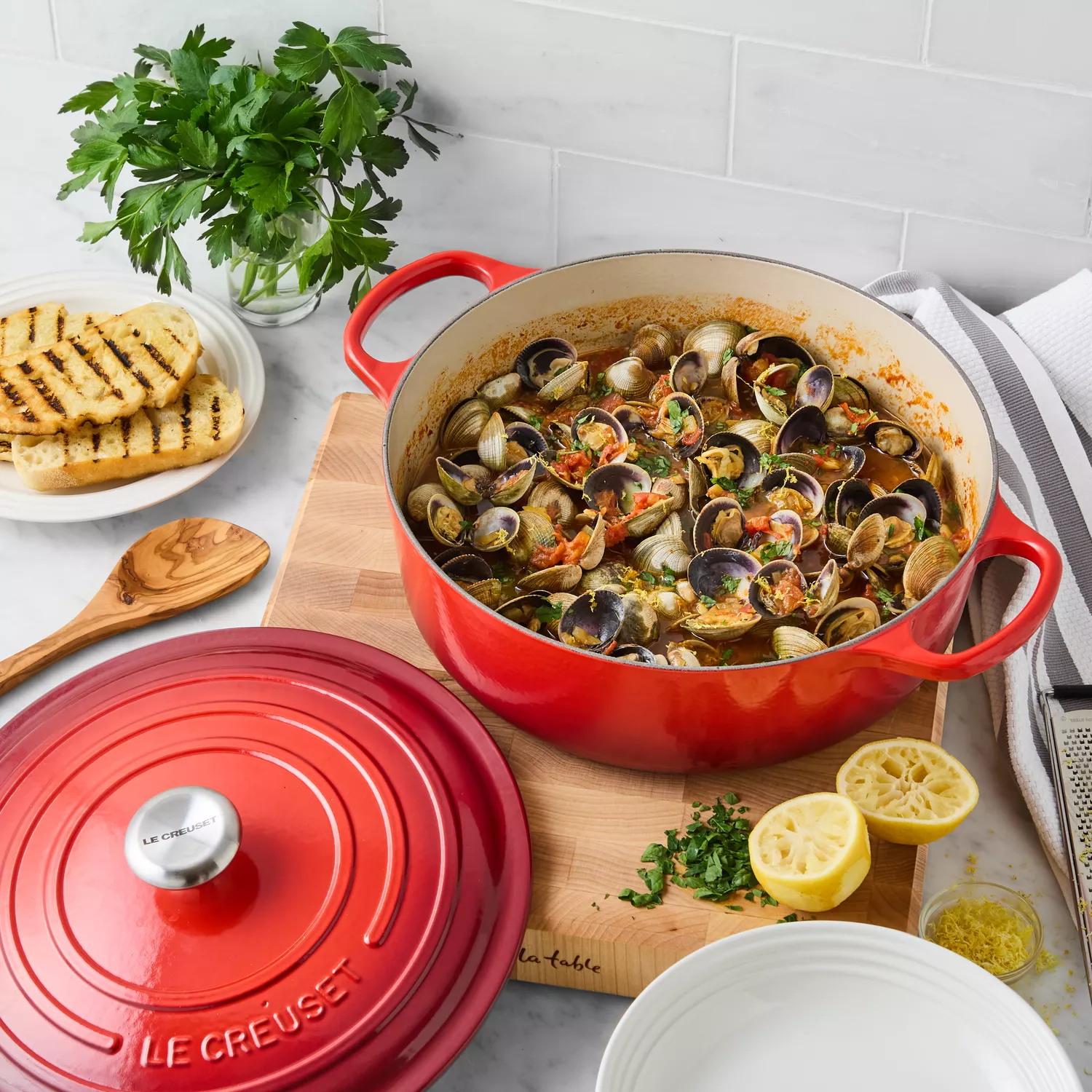 Le Creuset Wide Round Oven – SPECIAL – 6.75 QT – Cerise - Image 3