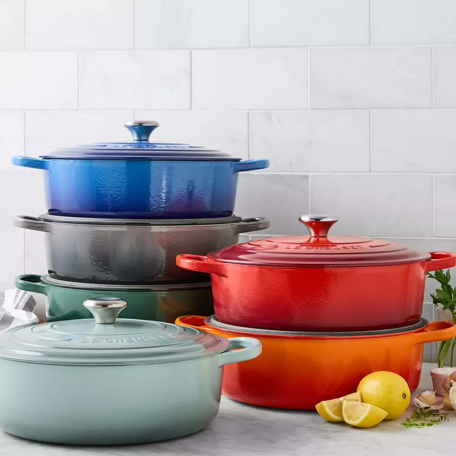 Le Creuset Wide Round Oven – SPECIAL – 6.75 QT – Cerise - Image 4