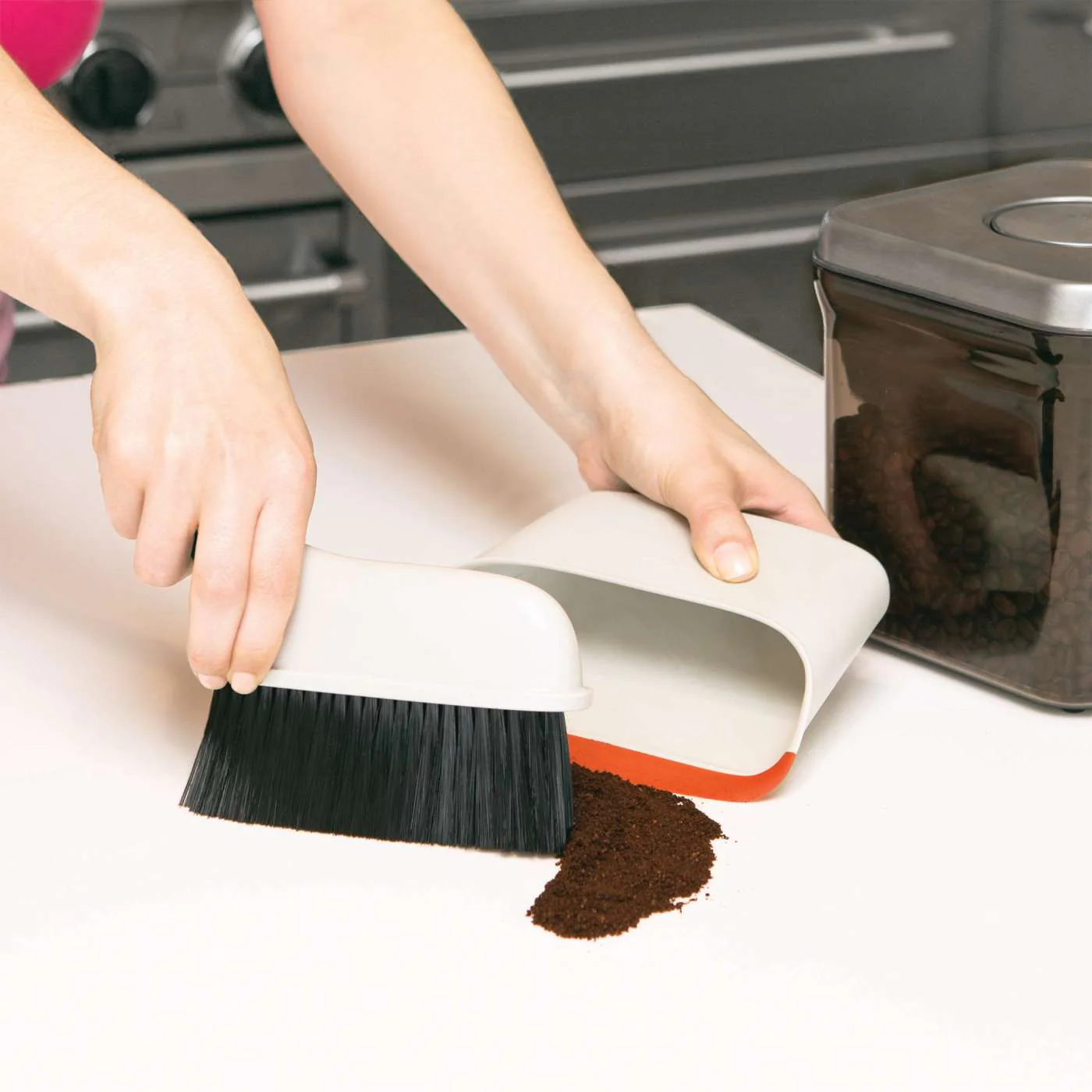 OXO Good Grips Compact Dustpan & Brush Set - Image 4