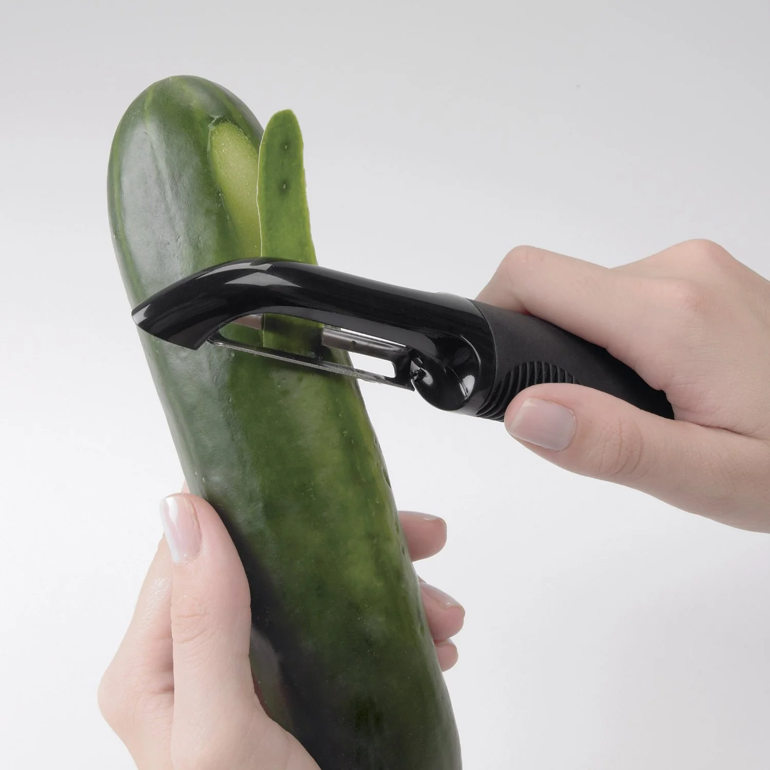 OXO Good Grips Swivel Peeler - Image 3