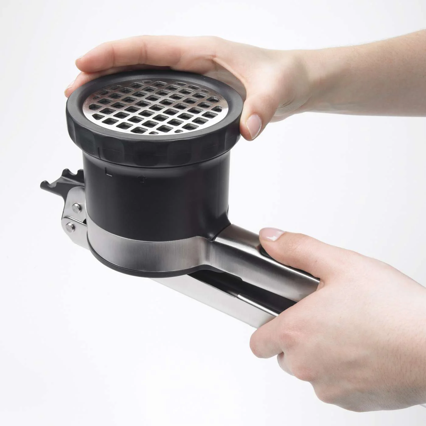 OXO 3-In-1 Adjustable Potato Ricer - Image 4
