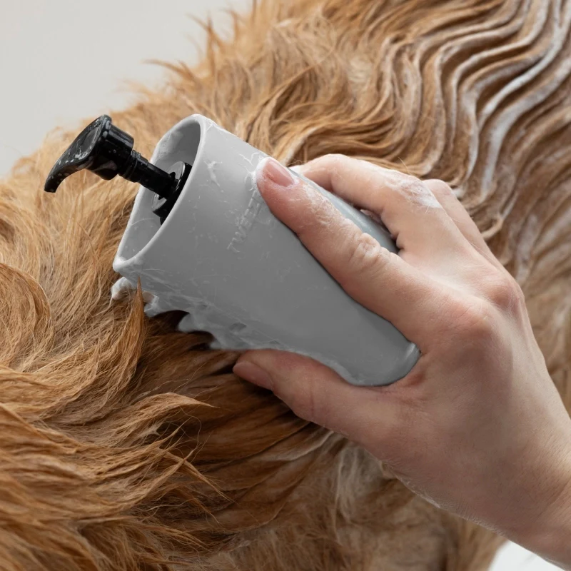 Pet 2-In-1 Shampoo-Dispensing Bath Brush - Image 3