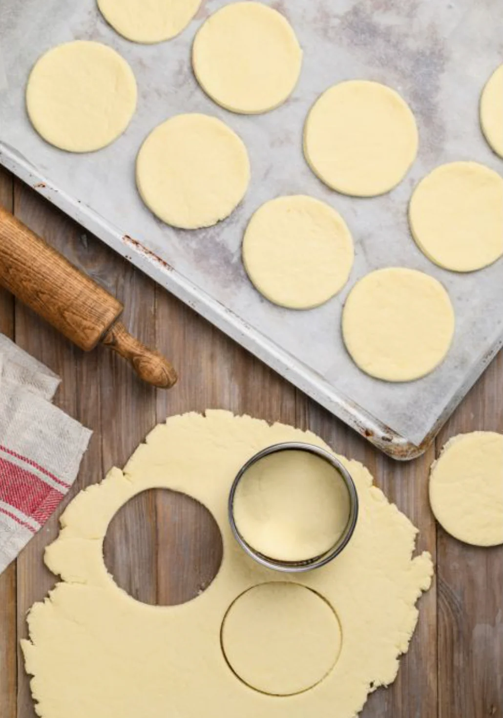 Mrs. Anderson Round Cookie Cutter Set with Storage Container – Set of 10 - Image 4