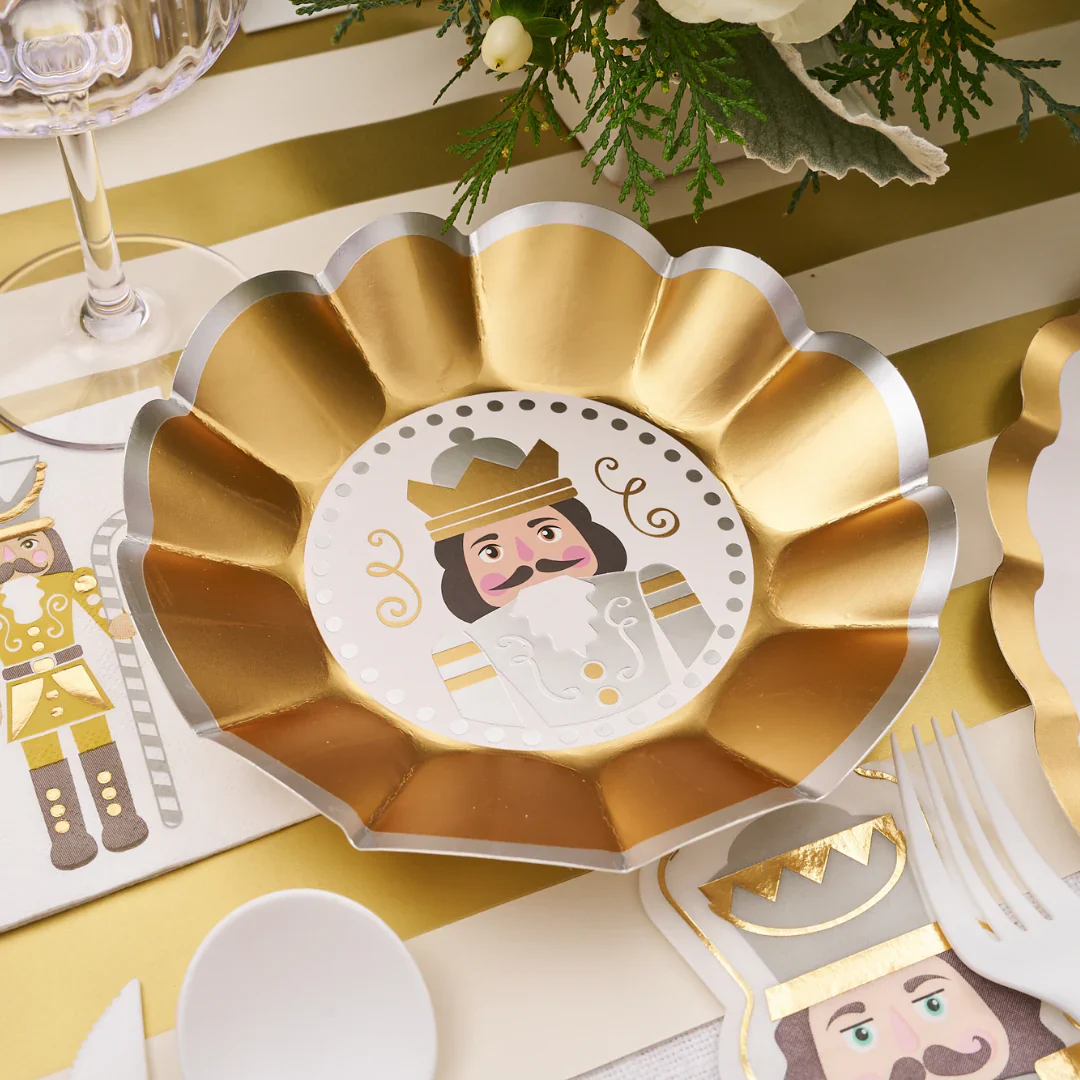 Sophistiplate Scalloped Edge Paper Dinner Plates – Gilded Nutcracker – 10" – 8pk - Image 4