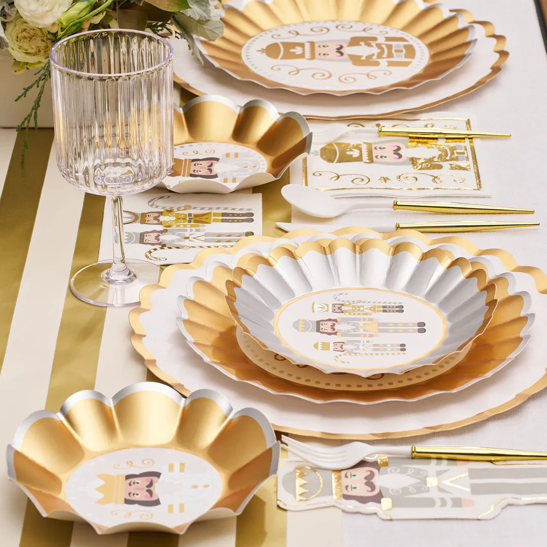 Sophistiplate Scalloped Edge Paper Dinner Plates – Gilded Nutcracker – 10" – 8pk - Image 5