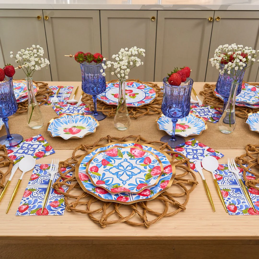 Sophistiplate Wavy Paper Dinner Plates – 8pk – Bleu Strawberries - Image 3