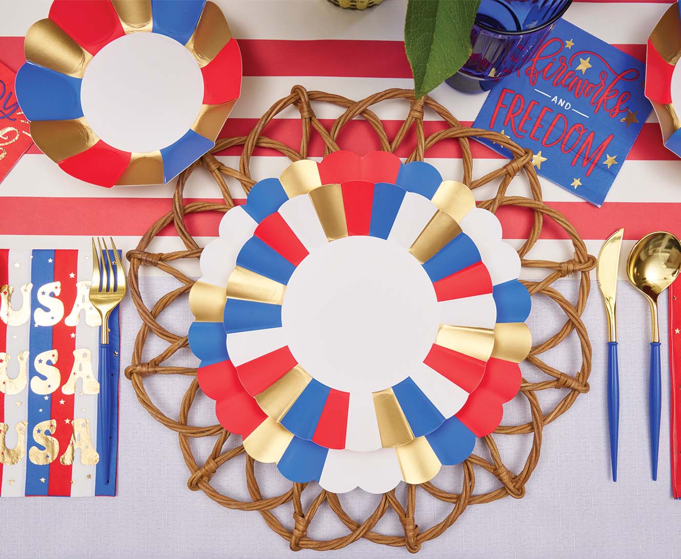 Sophistiplate Wavy Paper Dinner Plates – 8pk – Modern Patriotic - Image 2