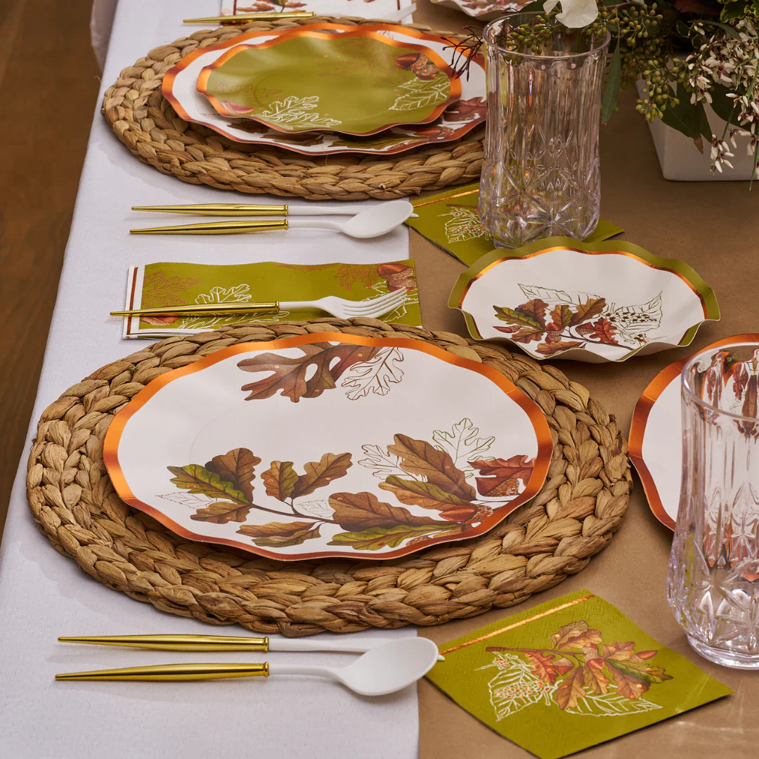 Sophistiplate Wavy Paper Dinner Plates – Acorn and Oak – 8pk - Image 3