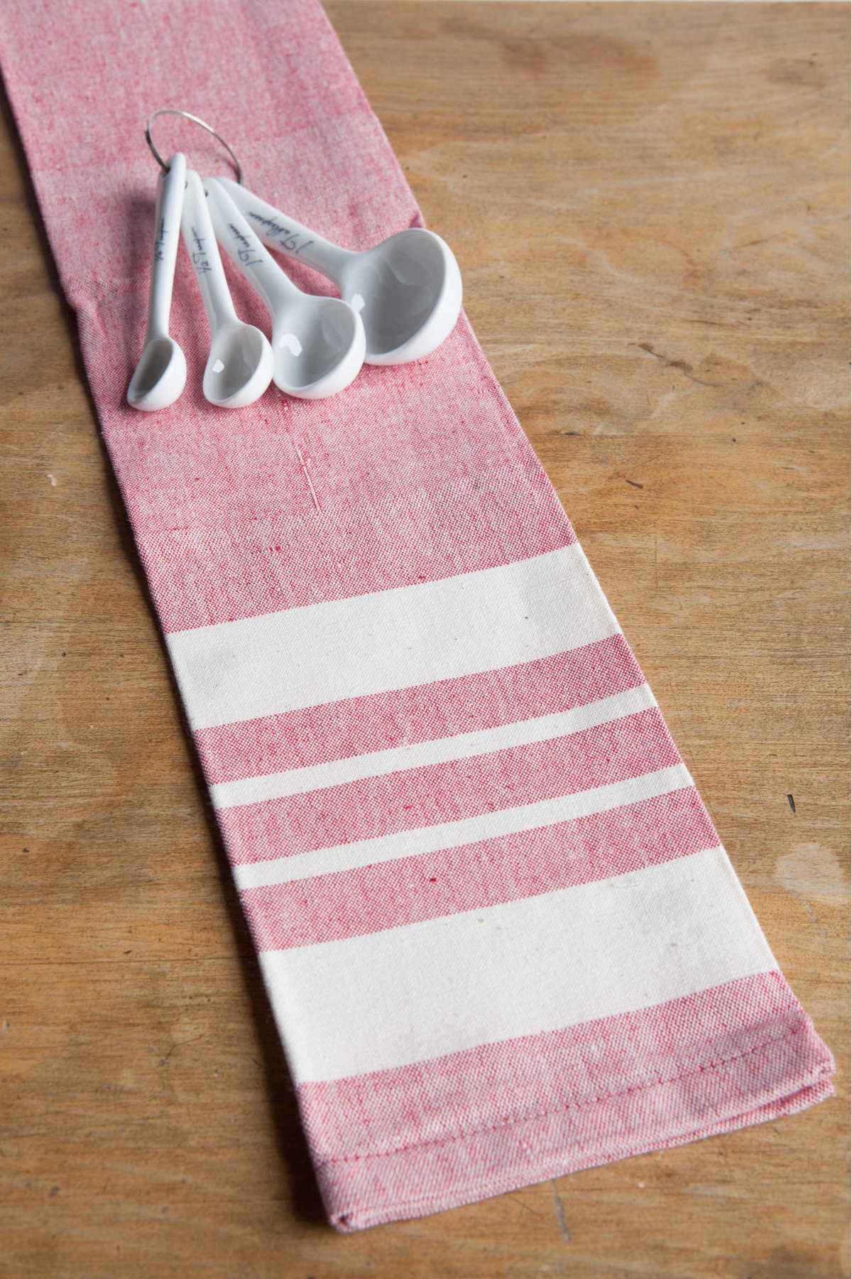 Sustainable Threads Cotton Handwoven Kitchen Towel β Tomato β 27" x 19" - Image 4