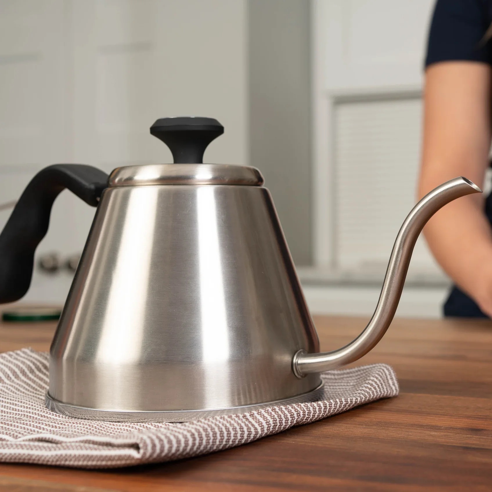 The London Sip Pour Over Stainless Steel Goose Neck Kettle - Image 4