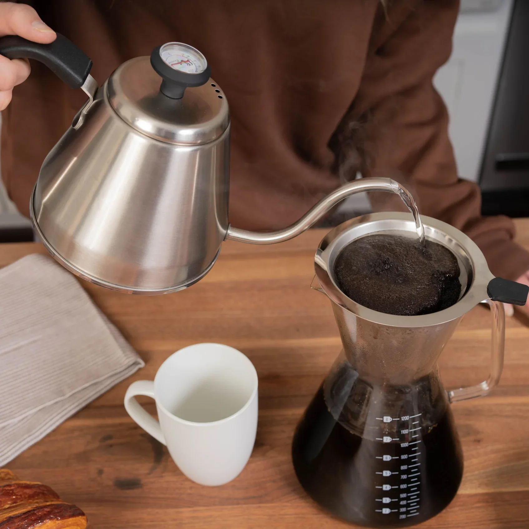 The London Sip Pour Over Stainless Steel Goose Neck Kettle - Image 5