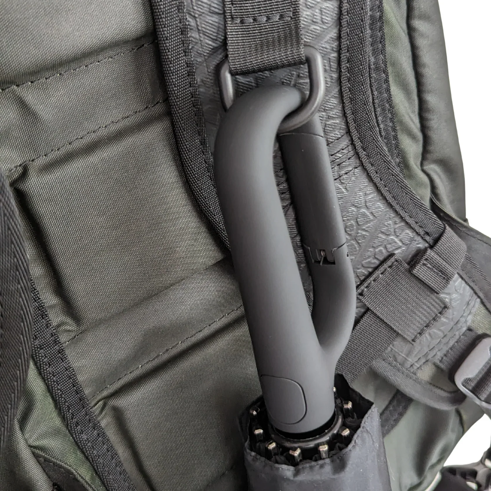 URBN ELEMNTS – Everyday Umbrella with Never-Forget Carabiner Handle – Black - Image 8