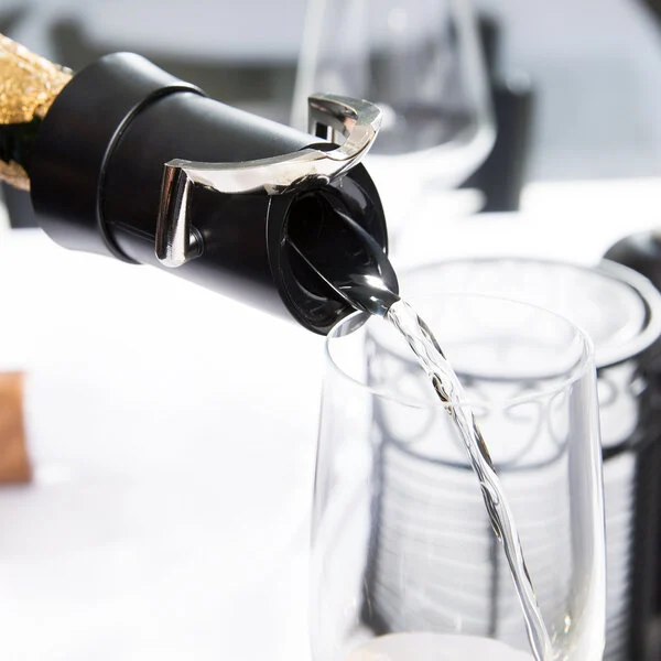Vacu Vin Champagne Saver & Pourer – Black - Image 4