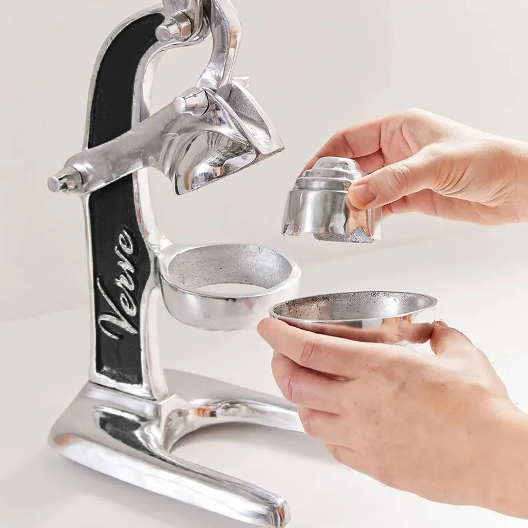 Verve Culture Artisan Manual Citrus Juicer – Small – Black - Image 2