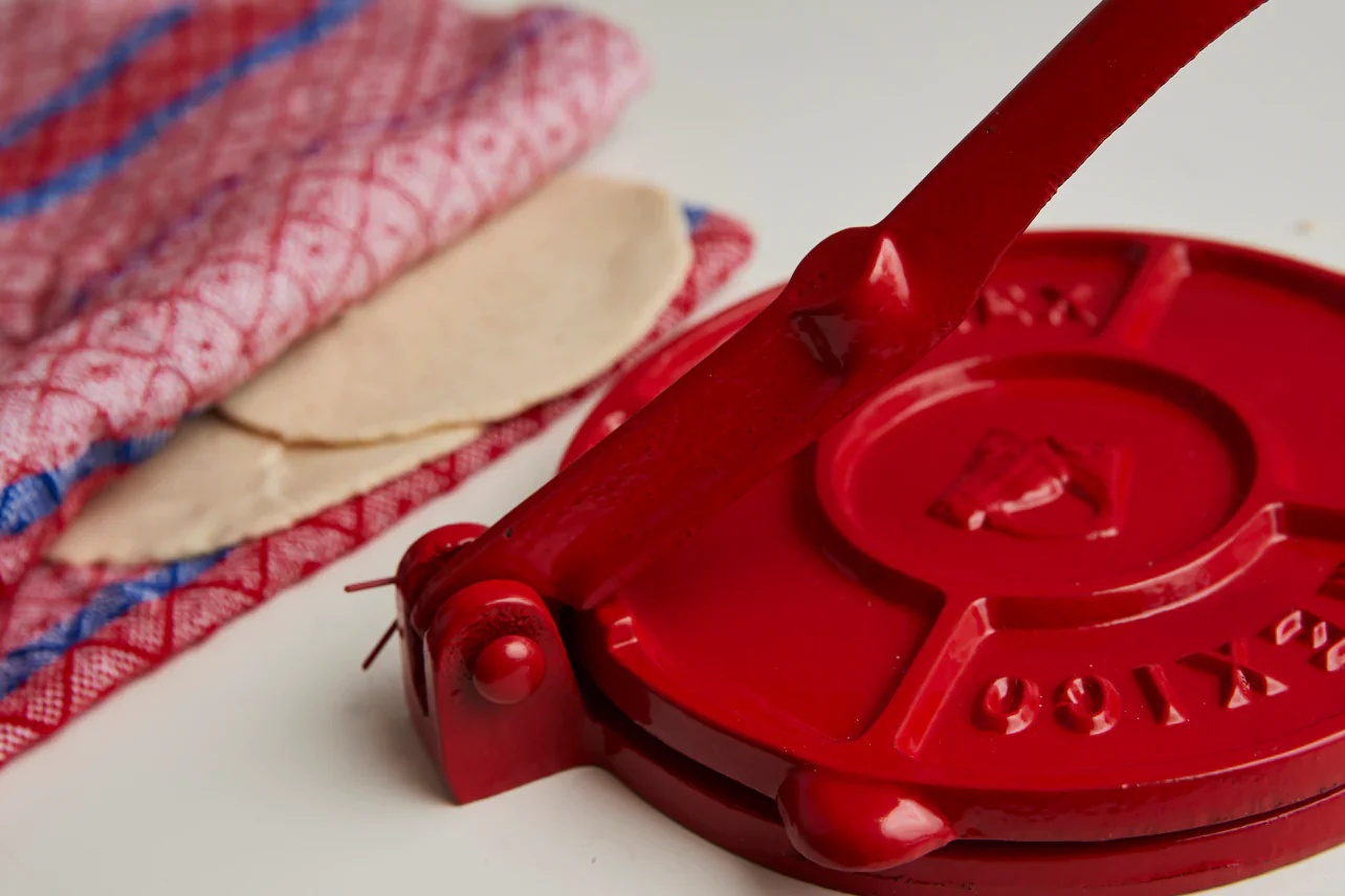 Verve Culture Tortilla Press Kit - Red Cast Iron with Servilleta - Image 5