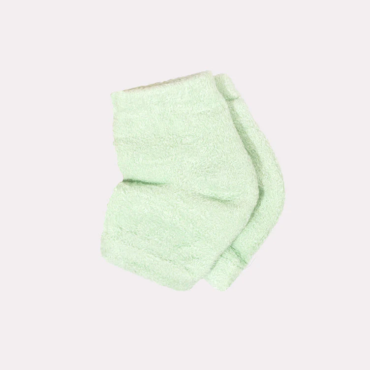 Voesh Footcare – Moisturizing Heel Socks – Green - Image 3